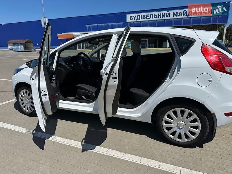 Хетчбек Ford Fiesta 2013 в Сумах