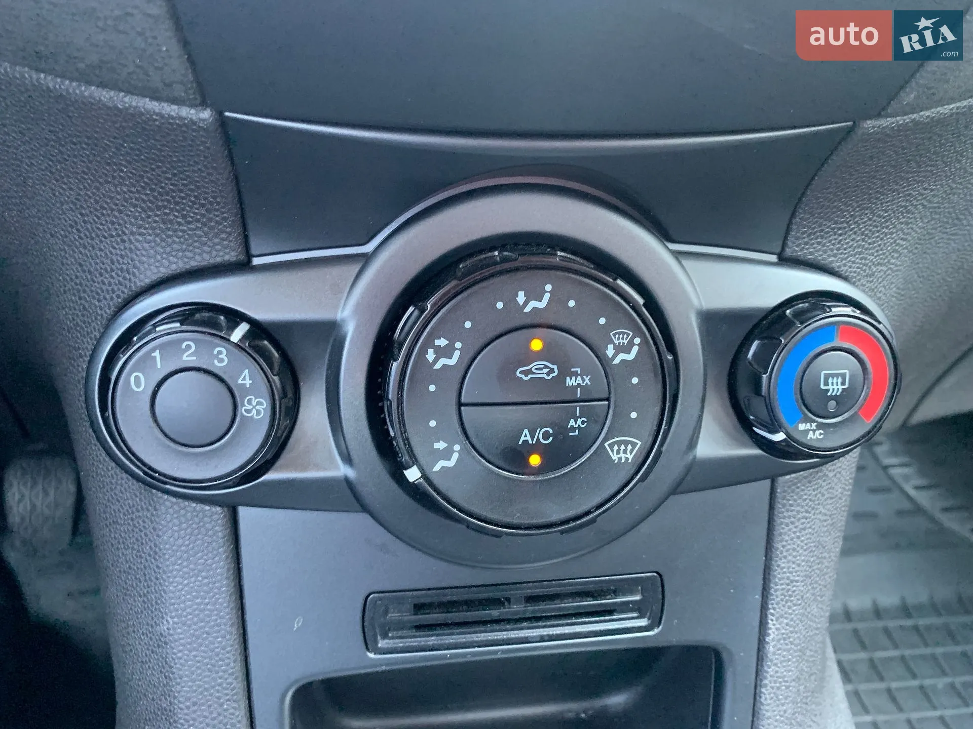 2015 Ford Fiesta - мініатюра 31