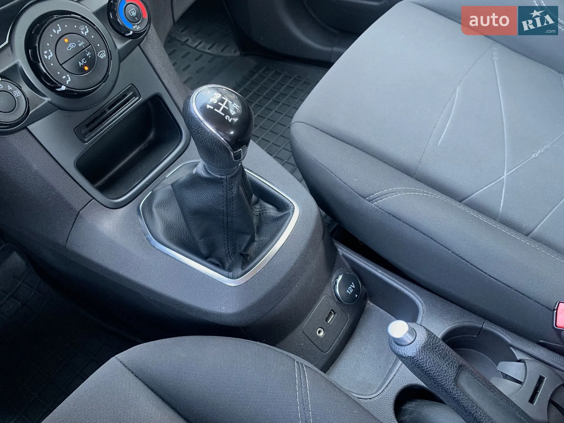 2015 Ford Fiesta - мініатюра 32