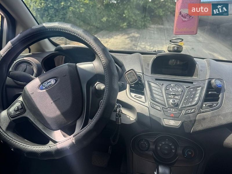 Хэтчбек Ford Fiesta 2015 в Днепре