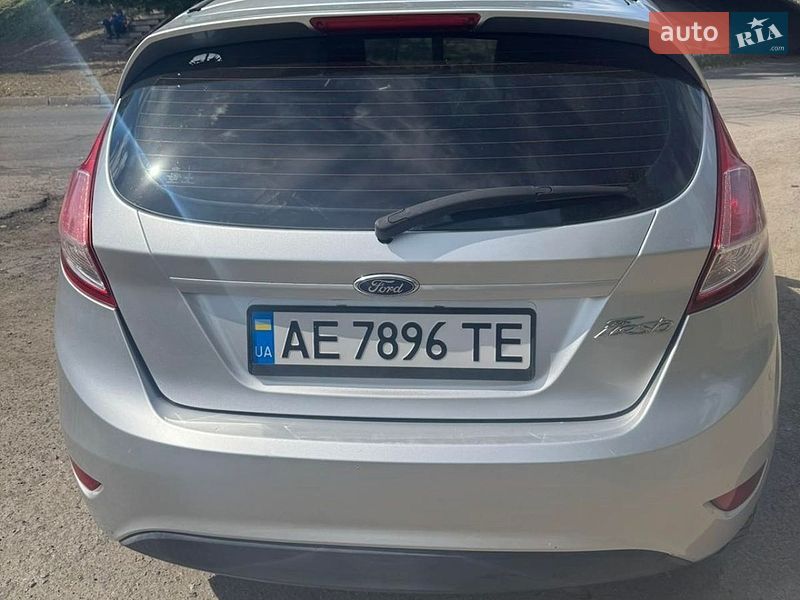 Хэтчбек Ford Fiesta 2015 в Днепре