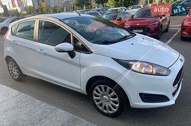 Хетчбек Ford Fiesta 2016 в Києві