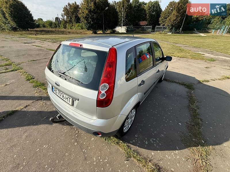 Хэтчбек Ford Fiesta 2006 в Ладыжине