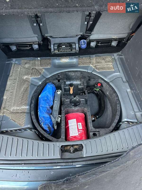 Минивэн Ford Focus C-Max 2008 в Новояворовске