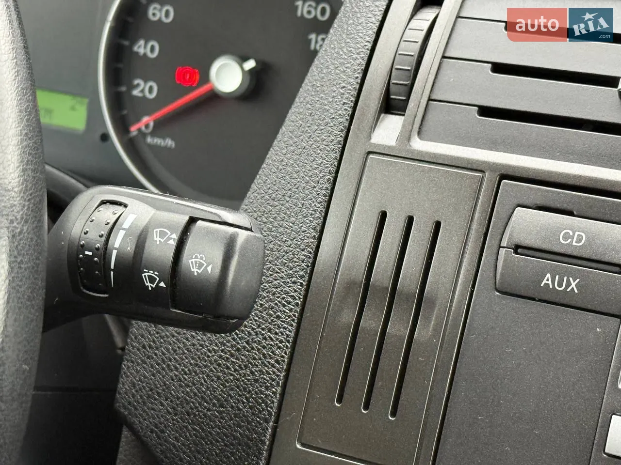 Продам сімейне авто Ford focus c-max грудень 2005 року у гарному стані. Бензиновий двигун надійний 1.6 дуже економний. Машина на повному бойовому ходу. Продаж з переоформленням. Єдиний недолік на фото (ліве переднє крило) Ціна знижена 
тільки на вихідні