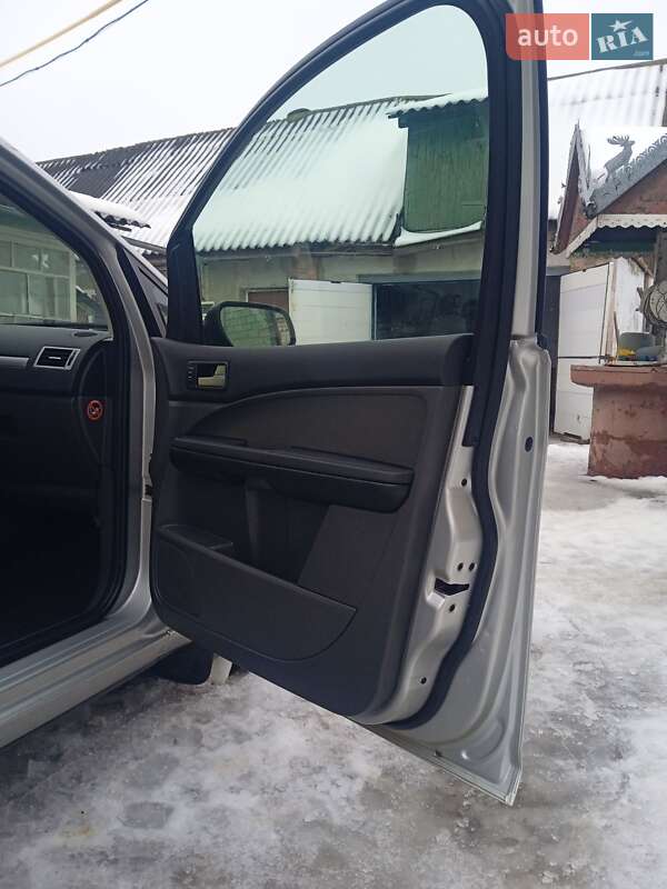 Минивэн Ford Focus C-Max 2007 в Сутисках