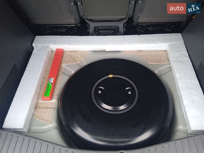 Минивэн Ford Focus C-Max 2007 в Сутисках