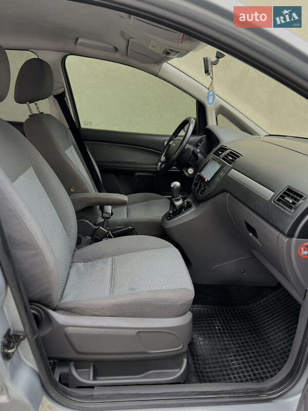 Минивэн Ford Focus C-Max 2004 в Жовкве