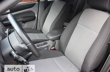 Седан Ford Focus 2010 в 