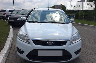 Хэтчбек Ford Focus 2011 в 