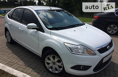Хэтчбек Ford Focus 2011 в 