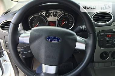 Хэтчбек Ford Focus 2011 в 