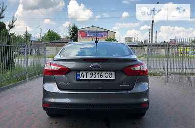 Седан Ford Focus 2013 в 