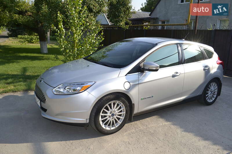 Хетчбек Ford Focus 2012 в 
