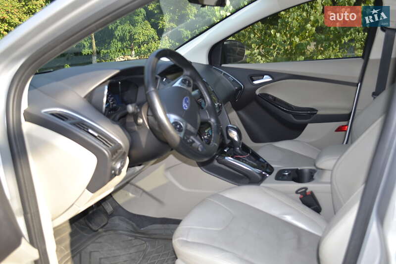 Хэтчбек Ford Focus 2012 в Днепре