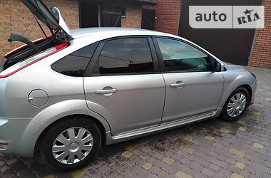 Хетчбек Ford Focus 2010 в 