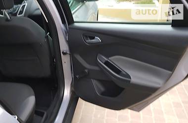 Хетчбек Ford Focus 2012 в 