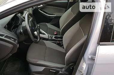 Хетчбек Ford Focus 2012 в 