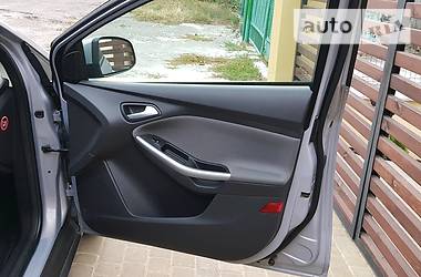 Хетчбек Ford Focus 2012 в 