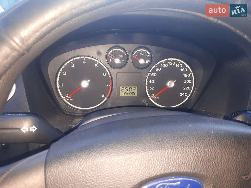 Хэтчбек Ford Focus 2005 в Бершади