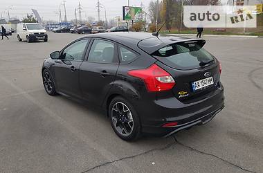 Хэтчбек Ford Focus 2014 в Киеве