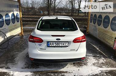 Седан Ford Focus 2015 в 