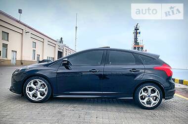Хетчбек Ford Focus 2012 в 