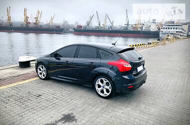 Хетчбек Ford Focus 2012 в 