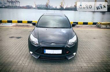 Хетчбек Ford Focus 2012 в 
