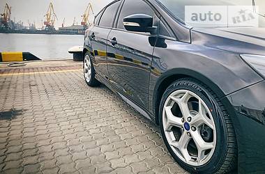 Хетчбек Ford Focus 2012 в 