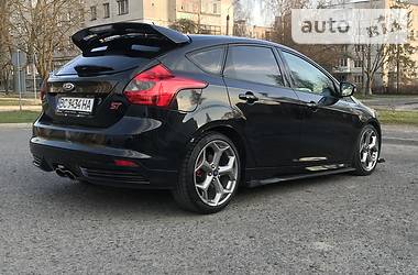 Хетчбек Ford Focus 2013 в 