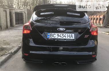 Хетчбек Ford Focus 2013 в 