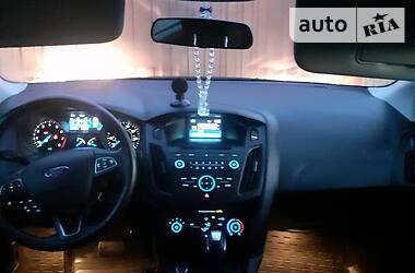 Седан Ford Focus 2015 в 