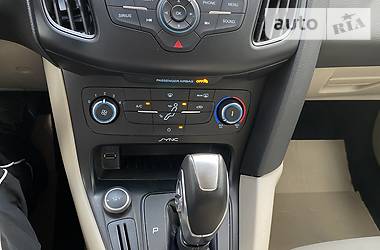 Седан Ford Focus 2015 в 