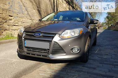 Хетчбек Ford Focus 2013 в 