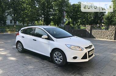 Хэтчбек Ford Focus 2012 в 