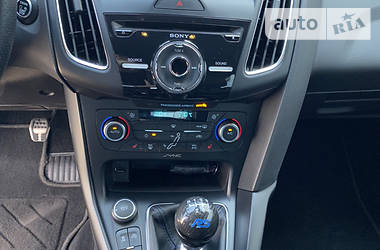 Хетчбек Ford Focus 2016 в 