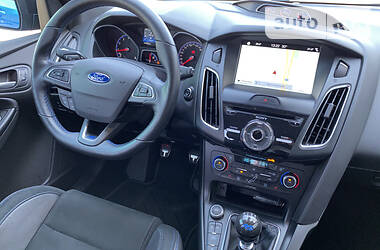 Хетчбек Ford Focus 2016 в 