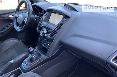Хетчбек Ford Focus 2016 в 