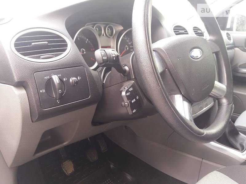 Хетчбек Ford Focus 2010 в Радивиліві