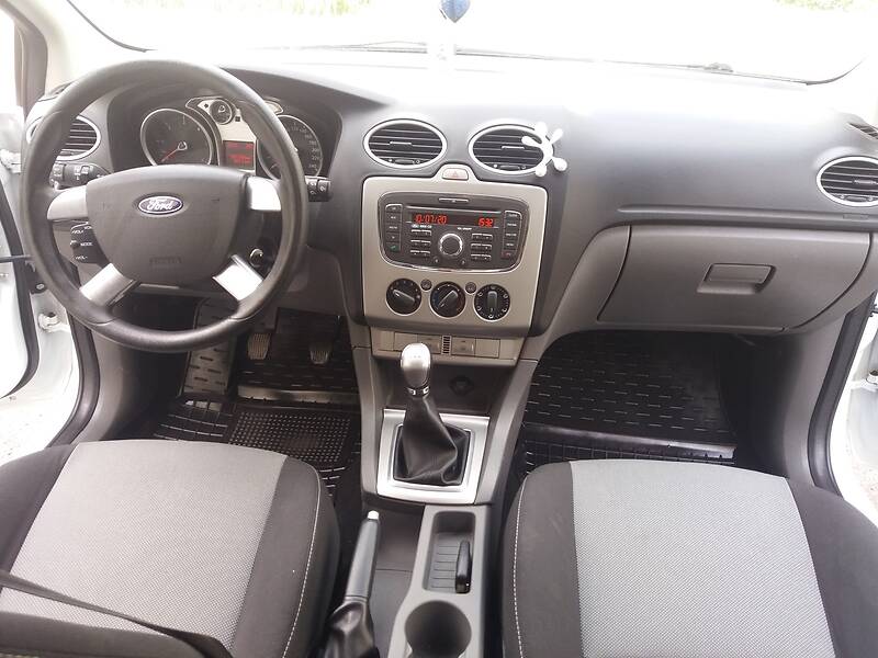 Хетчбек Ford Focus 2010 в Радивиліві