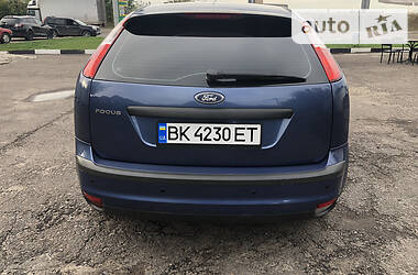 Хэтчбек Ford Focus 2006 в Ровно