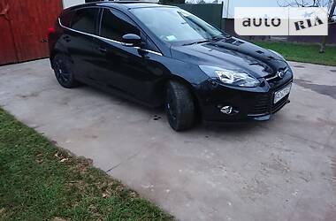 Хэтчбек Ford Focus 2012 в 