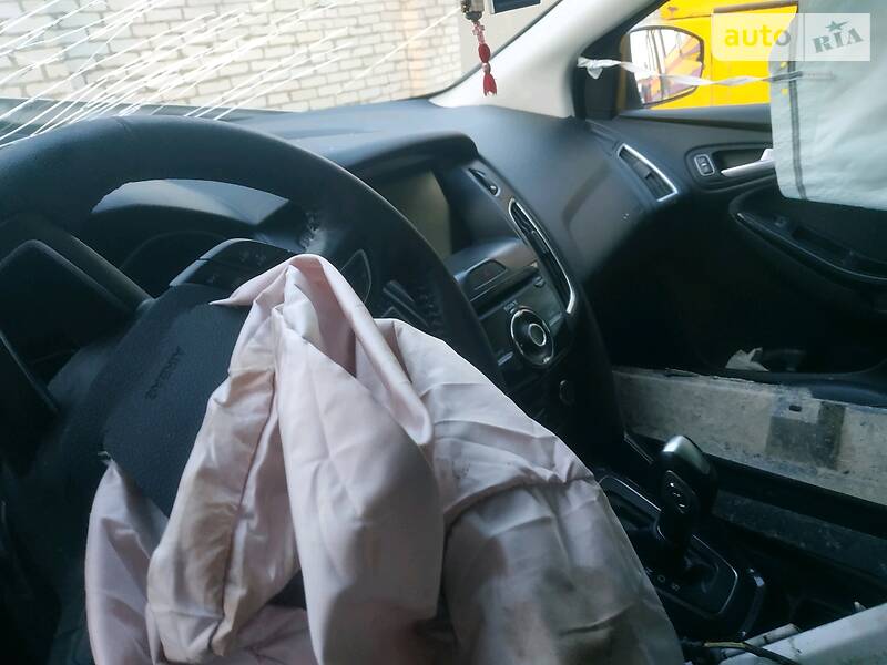 Ford Focus titaniym