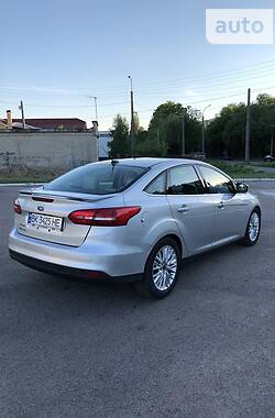 Седан Ford Focus 2015 в 