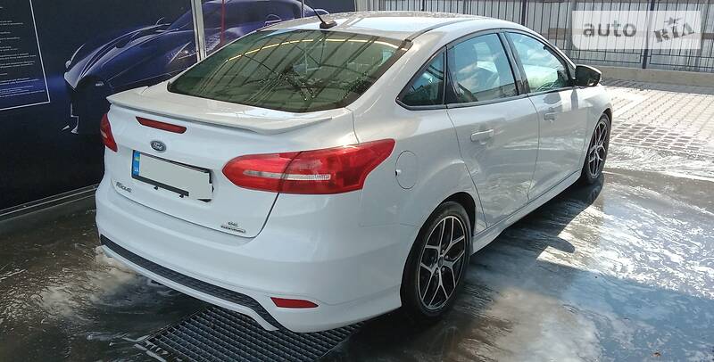 Седан Ford Focus 2015 в Чернівцях