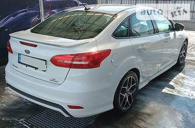 Седан Ford Focus 2015 в Чернівцях