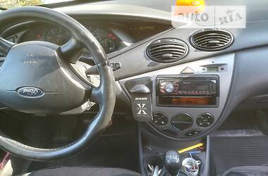Хэтчбек Ford Focus 2004 в 