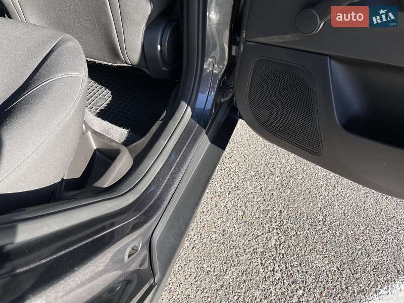 Седан Ford Focus 2016 в Киеве