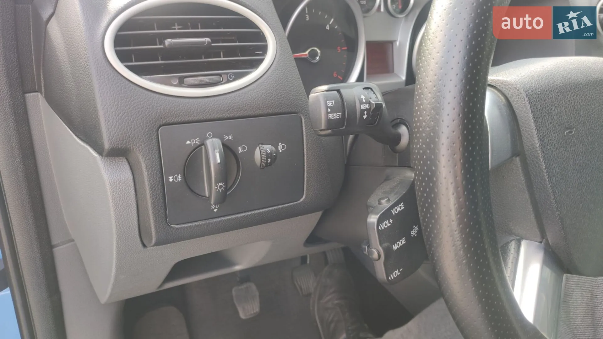 2010 Ford Focus - мініатюра 10